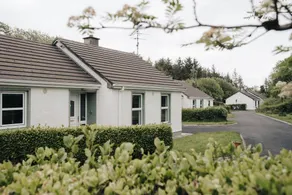 Cottage beside Donegal town with tennis court - Image 2