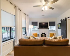 🏠Modern 1 Bedroom Apartment Historic District Sleeps 4 Walkable to Downtown - Image 3