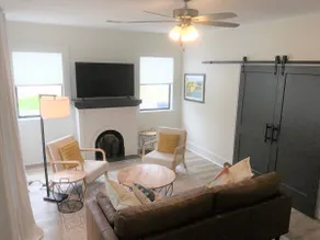 🏠Modern 1 Bedroom Apartment Historic District Sleeps 4 Walkable to Downtown - Image 5