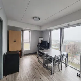 Entire Apartment in Waterloo w/ In Unit Laundry - Image 2