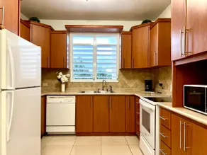 Cheerful 3-bedroom home with family room & terrace - Image 4