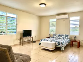 Cheerful 3-bedroom home with family room & terrace - Image 3