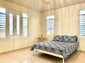 Cheerful 3-bedroom home with family room & terrace - Image 5