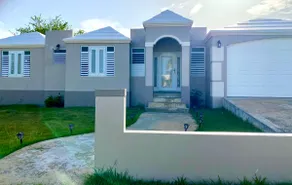 Cheerful 3-bedroom home with family room & terrace - Image 2