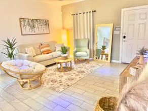 BBQ-King bed-Boho style Condo-Shopping - Image 3