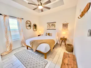 BBQ-King bed-Boho style Condo-Shopping - Image 5