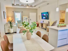 BBQ-King bed-Boho style Condo-Shopping - Image 2