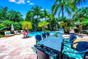 Ft. Laud, 5 Min to beach, Htd Pool, Jacuzzi, Bar! - Image 2