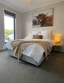 Modern home away from home - Image 2