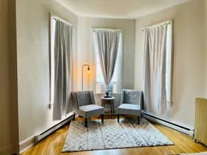 Spacious apt with King beds in DT Charles Town - Image 5