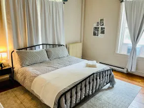 Spacious apt with King beds in DT Charles Town - Image 2