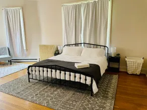 Spacious apt with King beds in DT Charles Town - Image 4