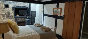 16th Century Bakery retreat in the Surrey Hills - Image 2
