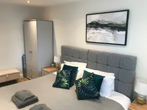 Heart of Henley 1 & 2 Bedroom Apartments - Image 2