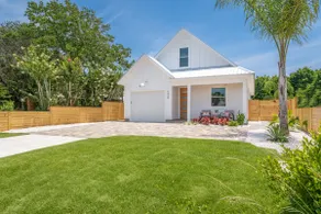 Sun Seekers Beach House- Steps from Butler Beach - Image 2