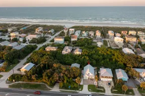 Sun Seekers Beach House- Steps from Butler Beach - Image 4