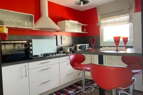 Cozy house, air conditioning 3 bedrooms, garden, Netflix - Image 5