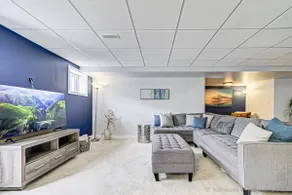 * Spacious & Modern 2BR | Free Parking * - Image 5