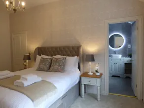 Historic City Centre Town House - Image 4