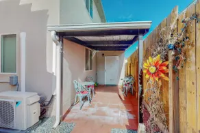 The Hidden Gem! Walkable downtown location. - Image 2