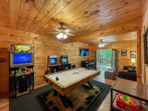 Hot Tub, Game Room, Fire Pit, Putting Green, FUN! - Image 2