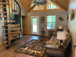 Wilderness Retreat with Hot Tub in Mammoth Cave - Image 2