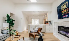 No guest fee/Elegant/Pet friendly/15mins to DT - Image 3