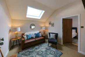 Quaint & cosy Post box cottage with Free car park - Image 2