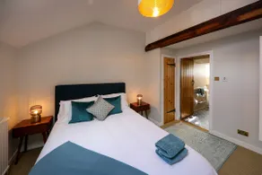 Quaint & cosy Post box cottage with Free car park - Image 3