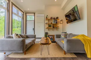 Ski in, ski out 2 Bedroom Chalet with Hot Tub! - Image 3