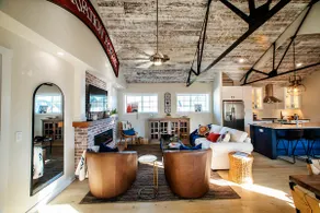 Upscale Downtown Suite in Lewes - Image 4