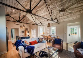 Upscale Downtown Suite in Lewes - Image 3