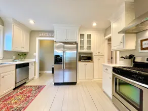 The Sivley 2BR Classic Home by Velvet Ditch Villas - Image 4