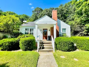 The Sivley 2BR Classic Home by Velvet Ditch Villas - Image 2