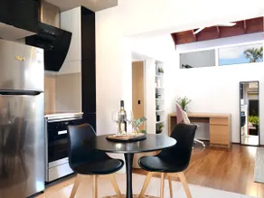 The Shack- Fully self contained unit in Benowa - Image 3