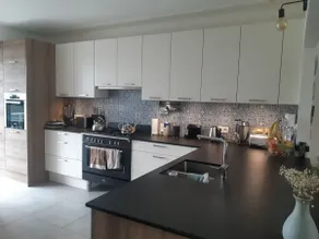 Beautiful home with large terrace & parking space! - Image 2