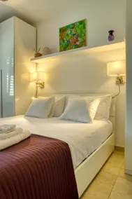 Elegant apartment with pool and parking - Image 2