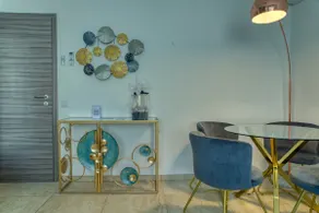 Elegant apartment with pool and parking - Image 3
