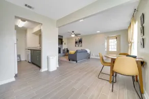 Bright and airy 2 bedroom home near major hospital - Image 5