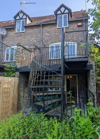 Riverbank Cottage - Image 2