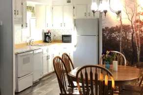 Pine Ridge country home in woodland setting. - Image 3