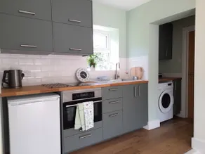 Super one bedroom apartment in the Surrey Hills - Image 4