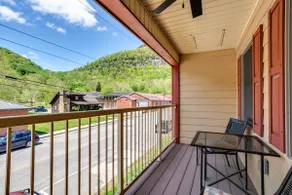 The Gap Getaway - Luxury Apt Near LMU & Nat’l Park - Image 4