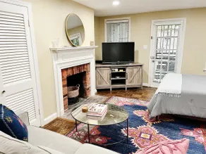 Charming Garden-Level Guest Suite in Heart of Capitol Hill - Image 3