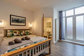 Dizzy Lows Modern 1 Bedroom Swanage Apartment with Sea View - Image 5