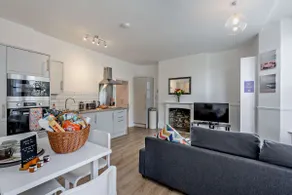 Dizzy Lows Modern 1 Bedroom Swanage Apartment with Sea View - Image 2