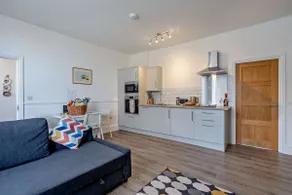 Dizzy Lows Modern 1 Bedroom Swanage Apartment with Sea View - Image 4