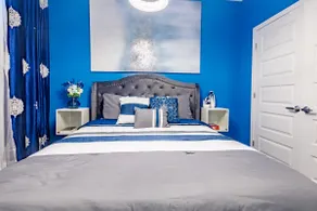 Unique Blue Themed Airbnb with free parking - Image 5