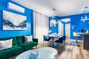 Unique Blue Themed Airbnb with free parking - Image 2