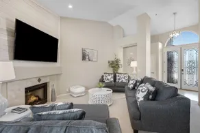 Amazing Home in Great Location wBackyard Oasis - Image 5